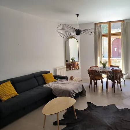 Furnished T2 *